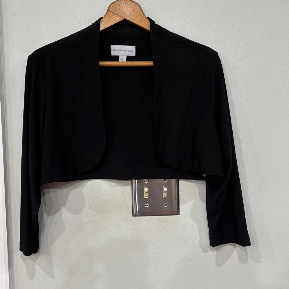 Ronni Nicole Black Open Front Cropped Shrug — Size L - Picture 2 of 6
